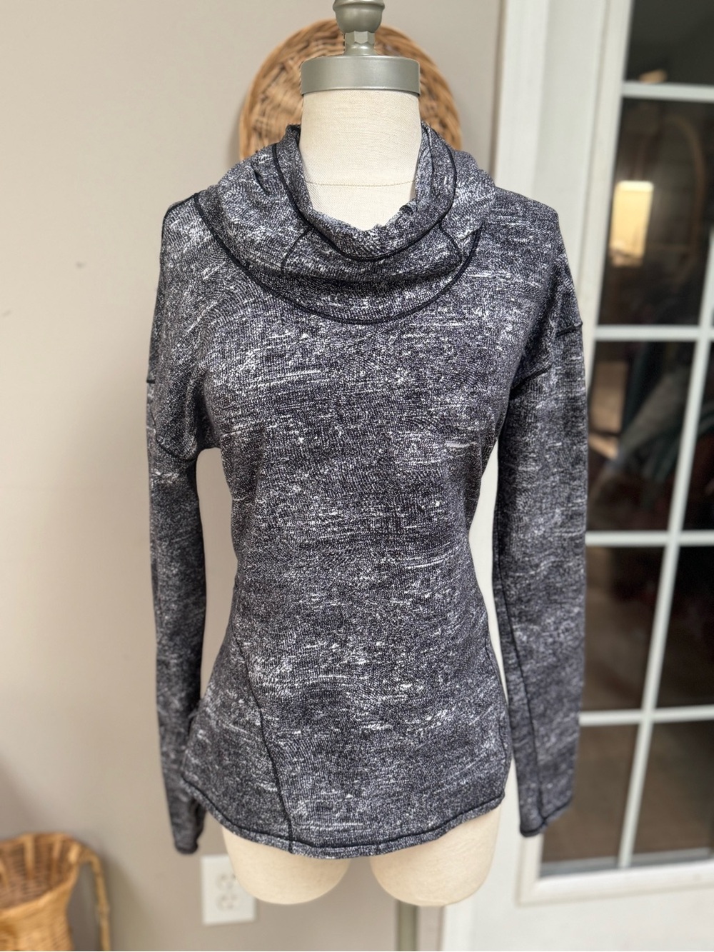 Lululemon Pullover Cowl Neck Hoodie Space Dye Black White Size 8